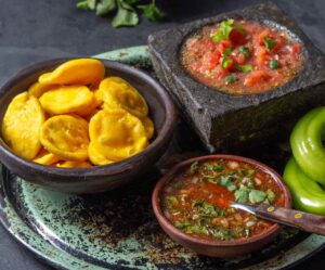 50 Sopaipillas de Cóctel para tu evento en Santiago. Banquetería, catering, bodas, empresas, coffe break y más. ¡El toque perfecto para tus celebraciones!